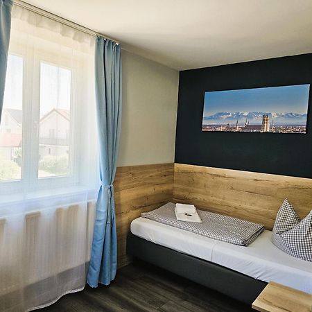 Novitel Pension Pliening - Muenchen Messe Buitenkant foto
