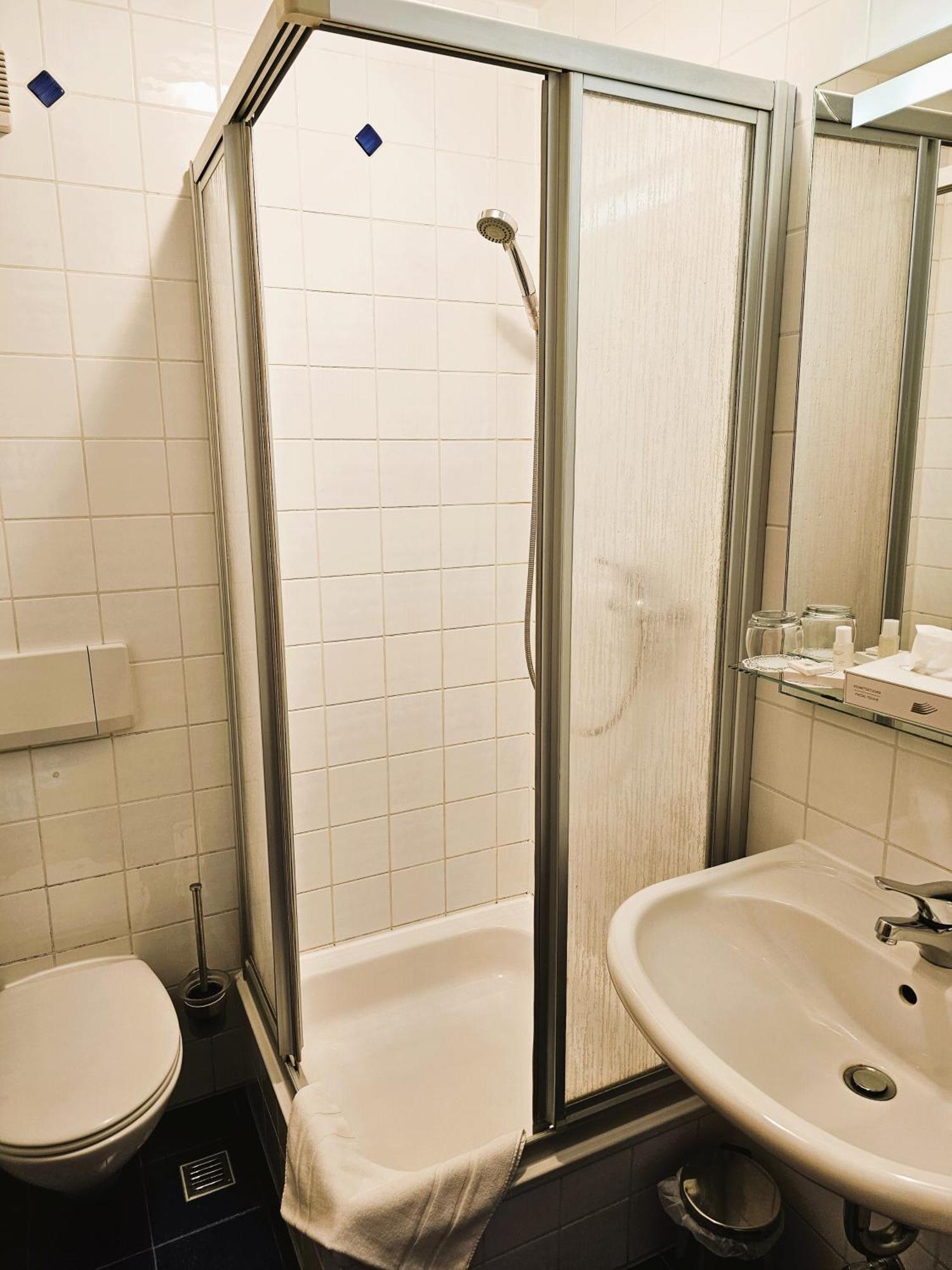 Novitel Pension Pliening - Muenchen Messe Buitenkant foto