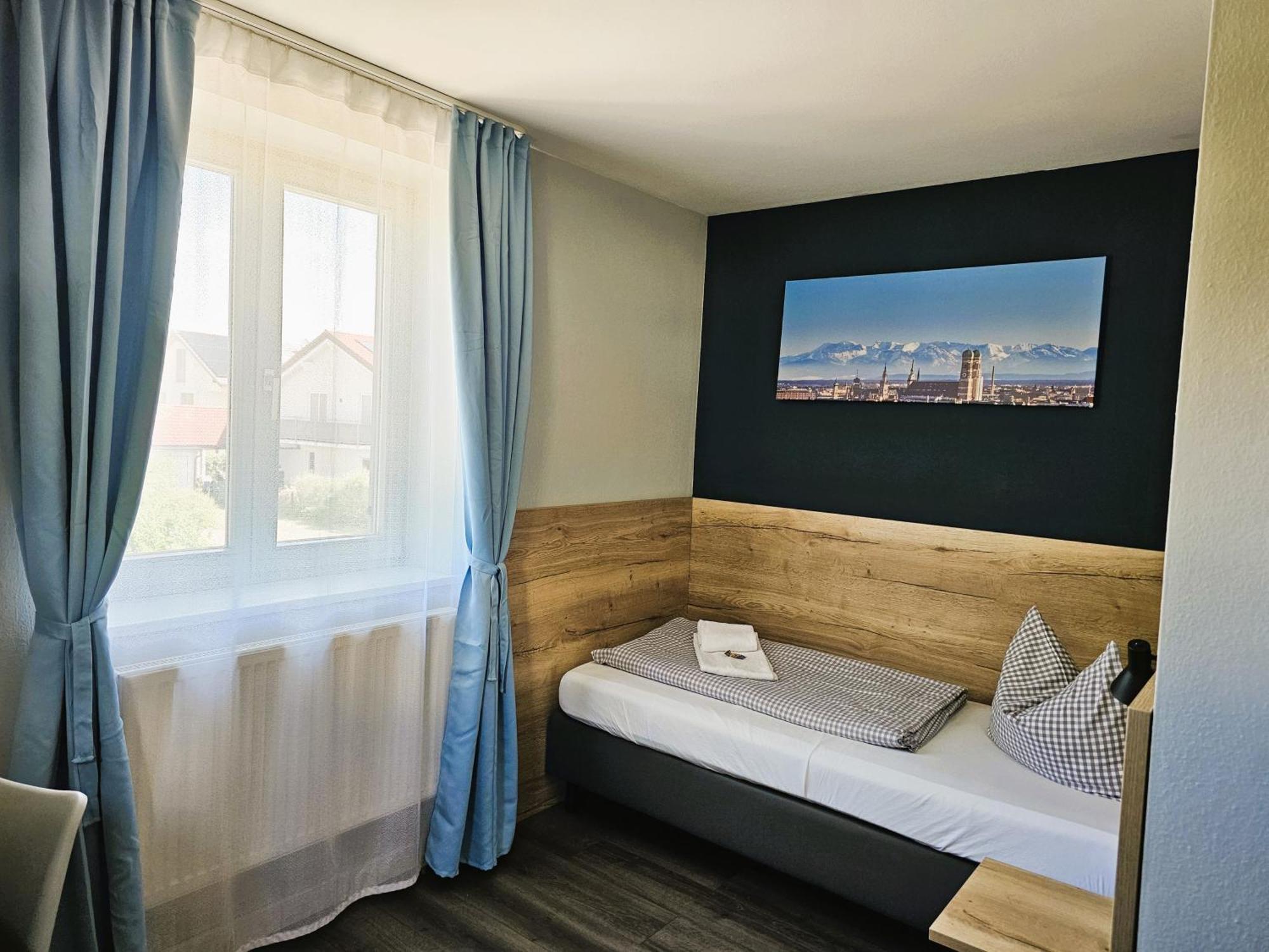 Novitel Pension Pliening - Muenchen Messe Buitenkant foto