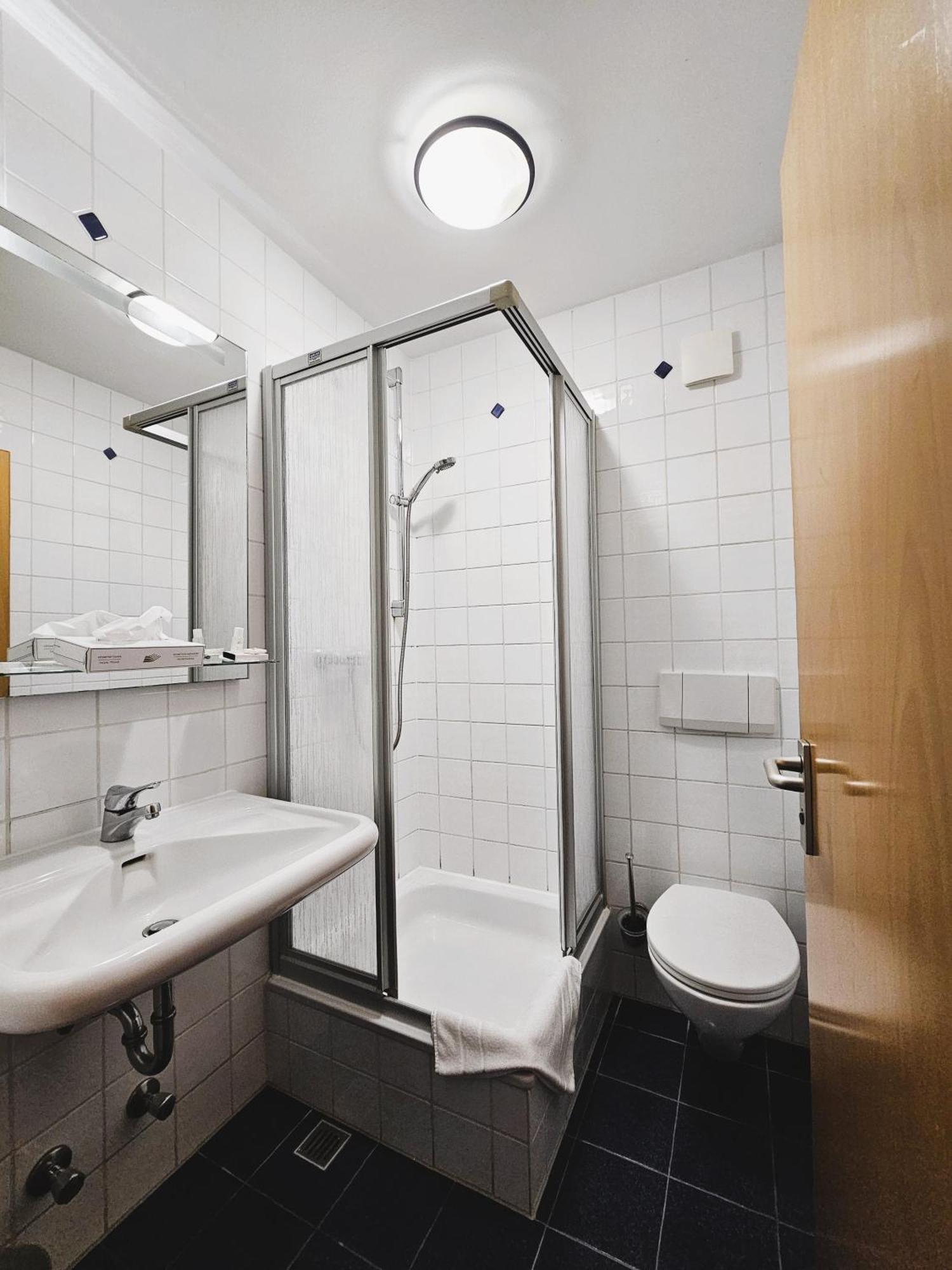 Novitel Pension Pliening - Muenchen Messe Buitenkant foto