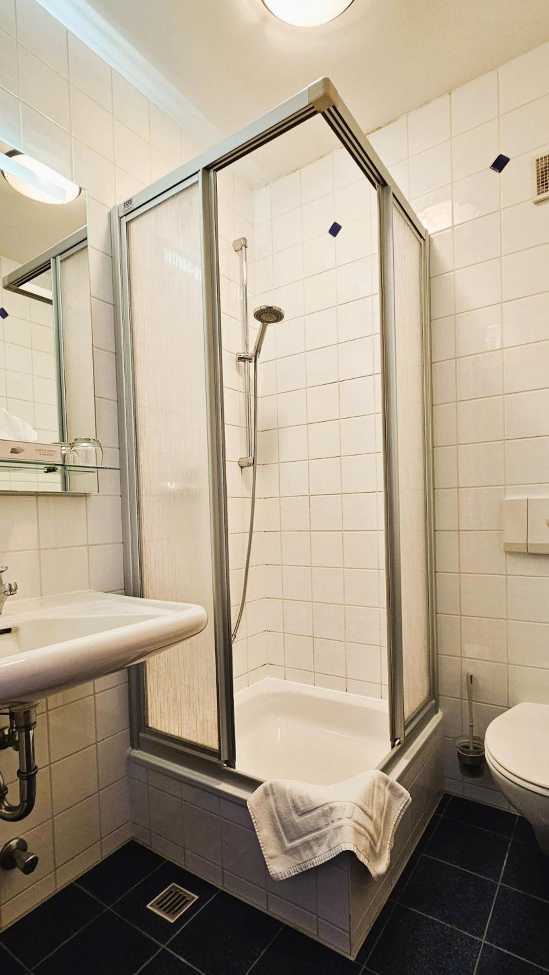Novitel Pension Pliening - Muenchen Messe Buitenkant foto