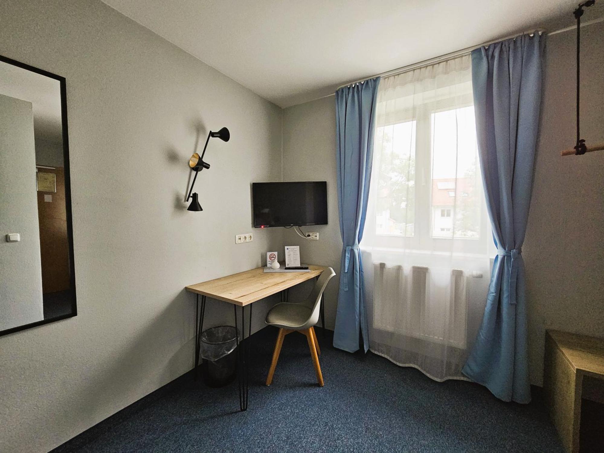 Novitel Pension Pliening - Muenchen Messe Buitenkant foto
