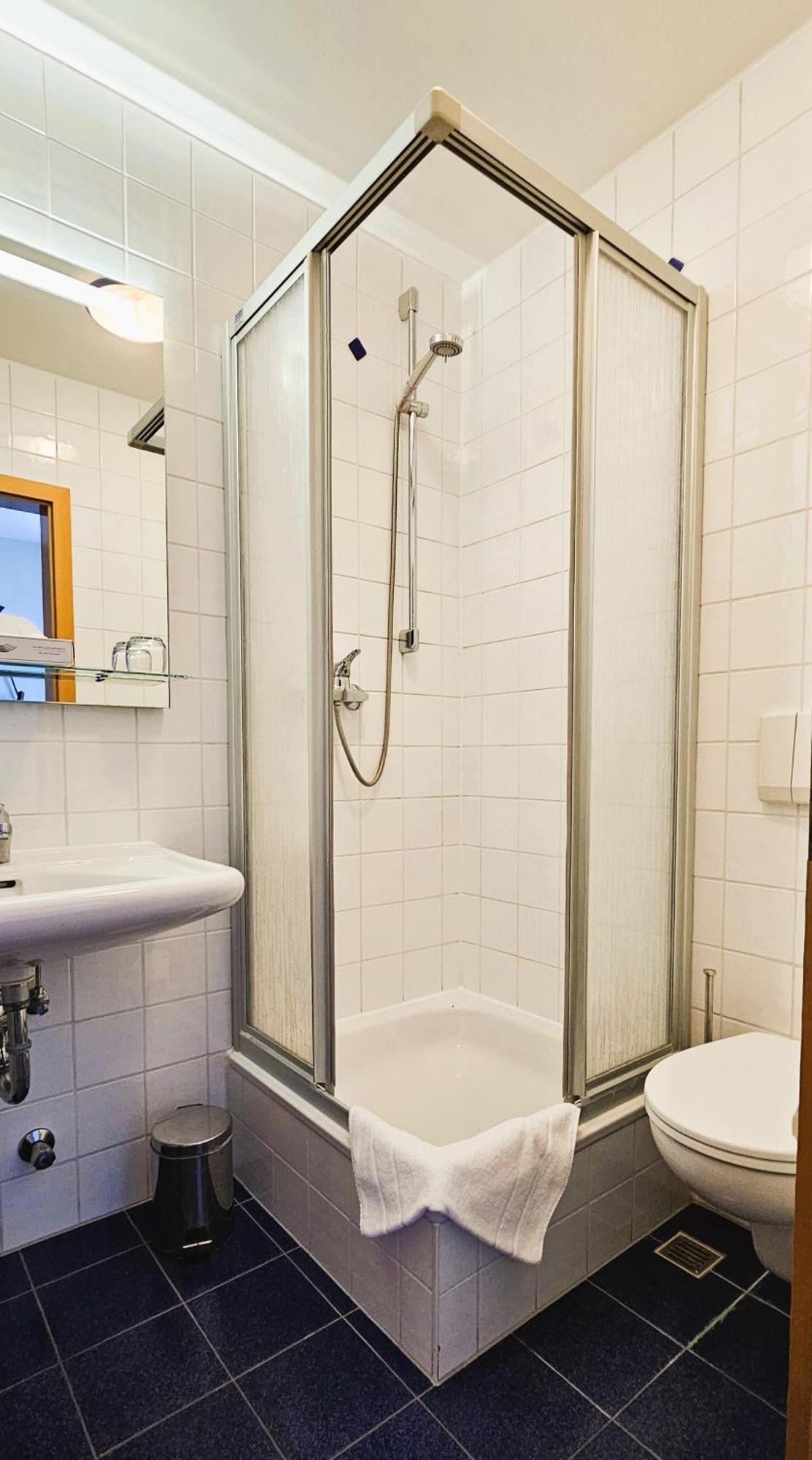 Novitel Pension Pliening - Muenchen Messe Buitenkant foto