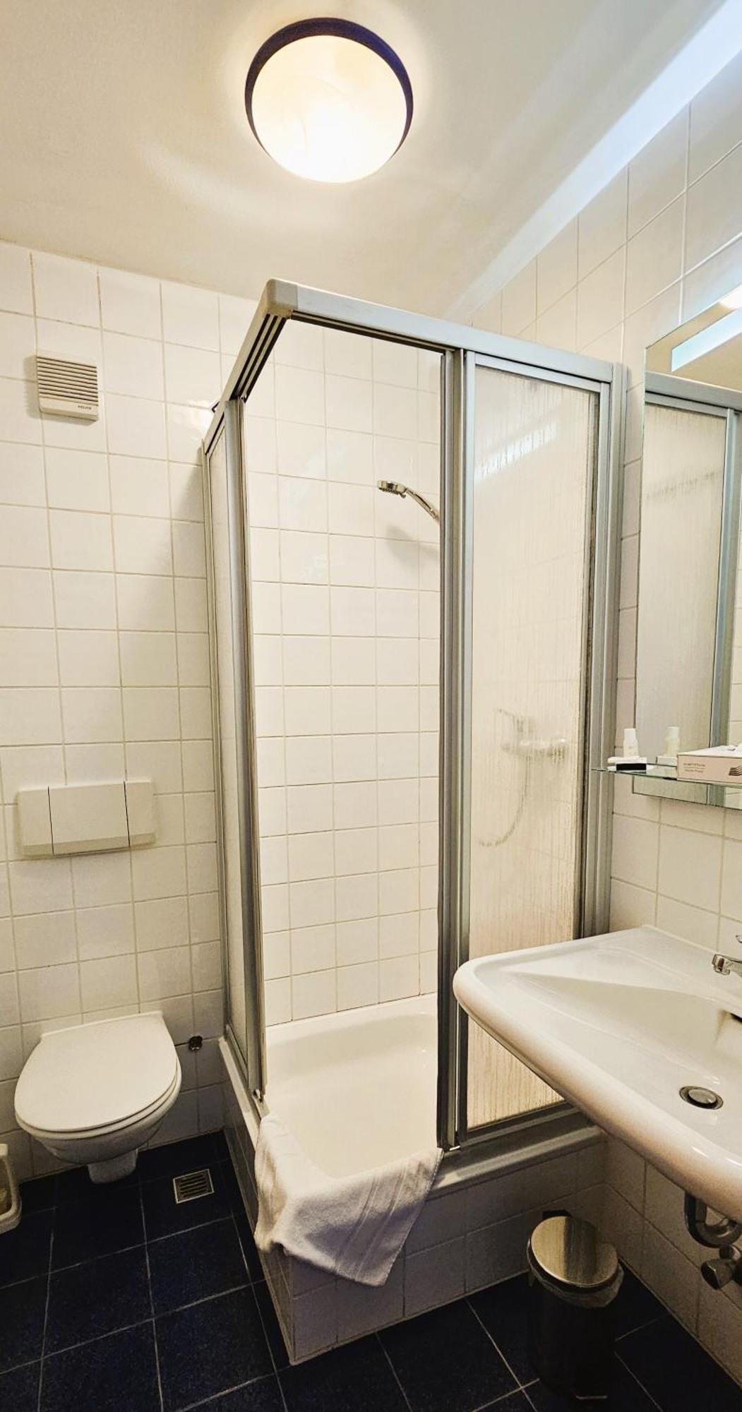 Novitel Pension Pliening - Muenchen Messe Buitenkant foto
