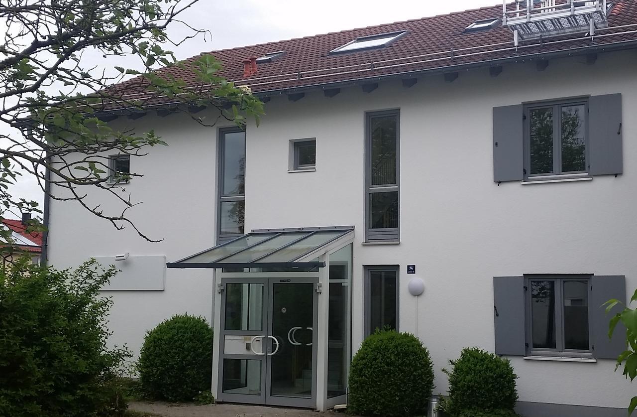 Novitel Pension Pliening - Muenchen Messe Buitenkant foto